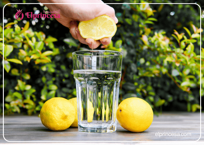 ماء الليمون لإزالة لسموم من الجسم